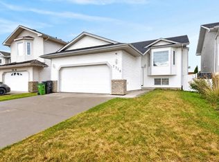 7718 166a Ave NW, Edmonton, AB T5Z 3V9