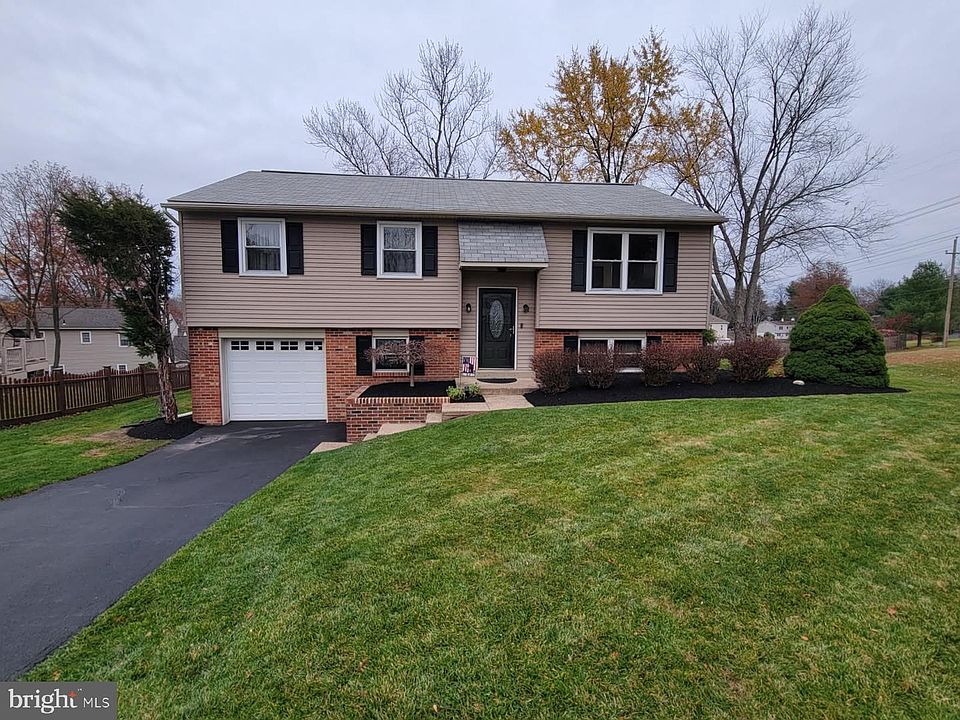 1st image of 8 Red Cloud Cir