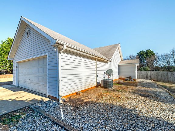 3rd image of 524 Leguin Mill Rd