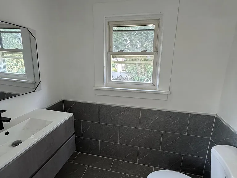 27 Roselyn Pl — Photo 5