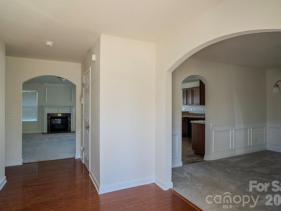 3rd image of 3244 Oulten St SW