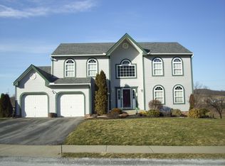 323 Green Fields Ct, Cranberry Twp, PA 16066