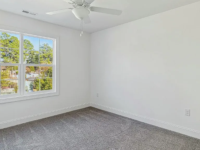 409 Kendall Dr — Photo 16