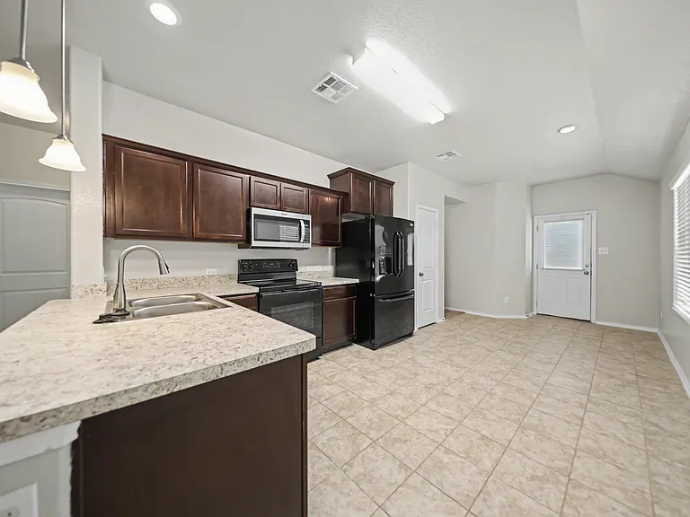 244 Circle Way — Photo 6
