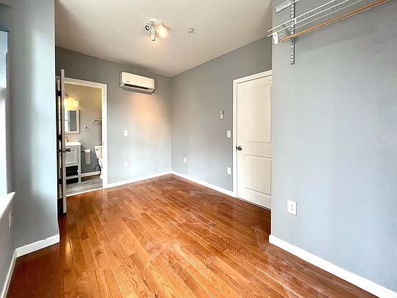 3rd image of 1442 Lombard St #2B