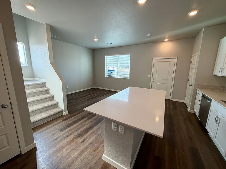 1353 Reynolds St #18E — Photo 8