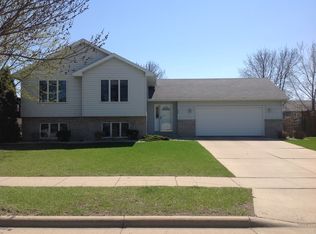 309 Homestead Rd, Mankato, MN 56001