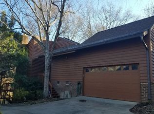8933 Saint Croix Ln, Charlotte, NC 28277