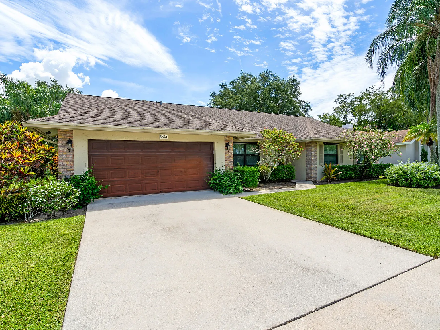 4 bed, 2.0 bath, 1829 sqft, $5,990 — Photo 1