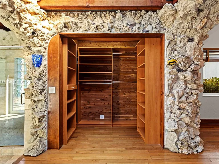 7975 Sunset Dr — Photo 28