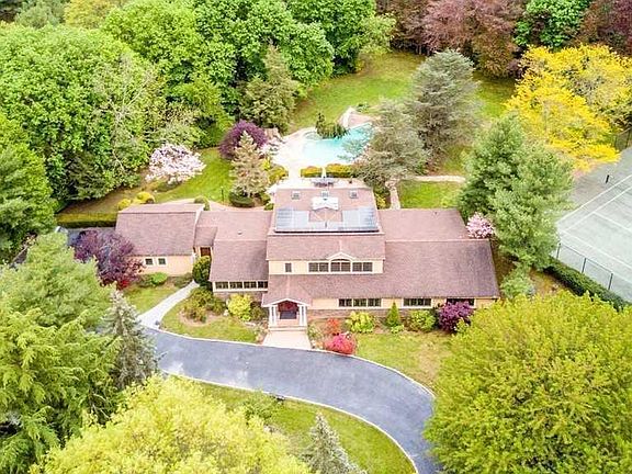 2nd image of 6 Debra Ct