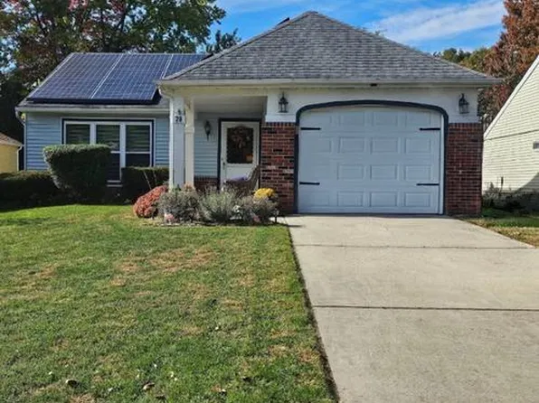 28 Maidstone Pl, Southampton, NJ 08088