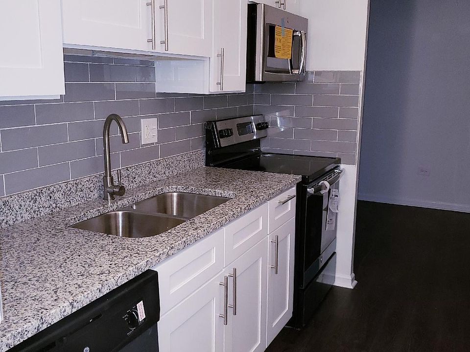 1st image of 524 Des Plaines Ave