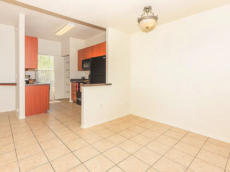 San Miguel Apartments — Photo 14