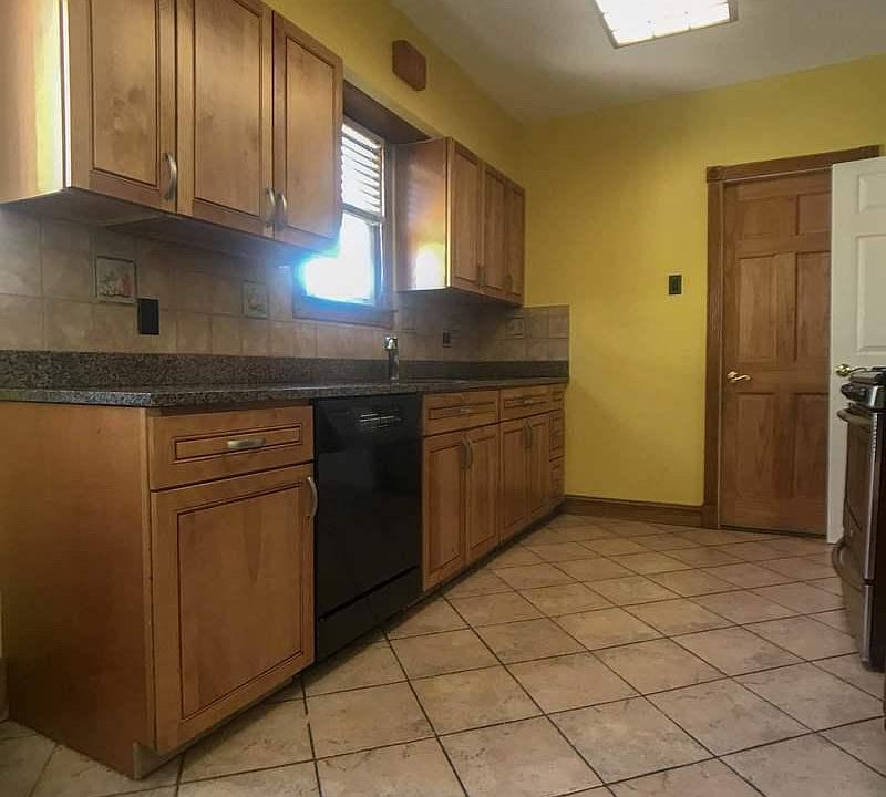 1st image of 4527 172nd St #2