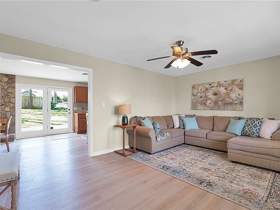 3rd image of 306 Richmond Dr