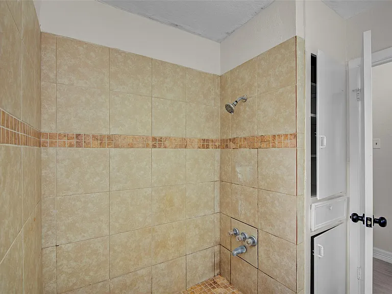 7329 Gleason Rd — Photo 18