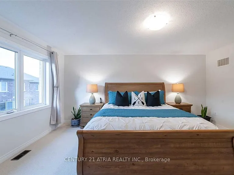 58 Mondial Cres — Photo 9