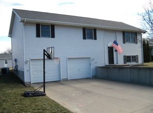 919 Lynwood Dr, Charleston, IL