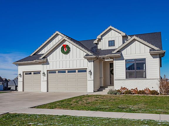 3rd image of 205 Centennial Dr