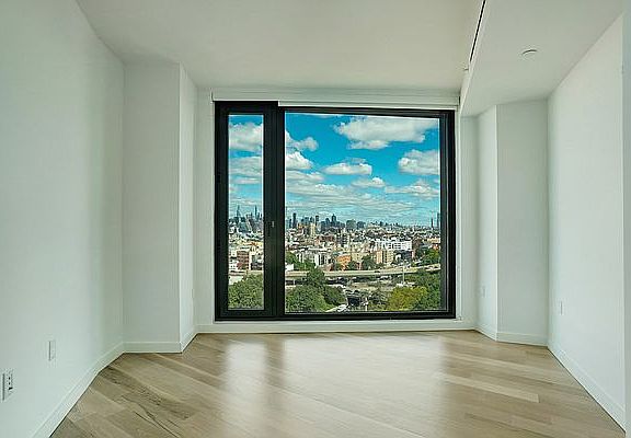 4th image of 329 Broadway #1107