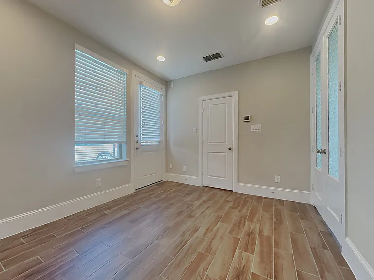 5417 Larkin St — Photo 14