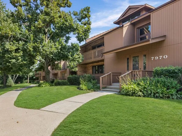 7970 Garfield Ave APT 102, Burr Ridge, IL 60527