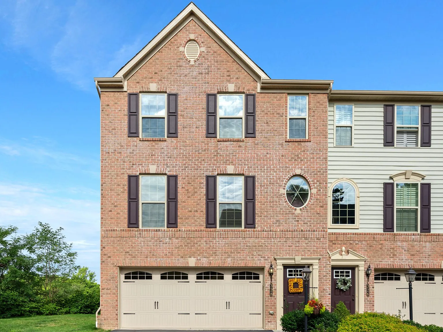 3 bed, 2.5 bath, 1658 sqft, $3,200 — Photo 1