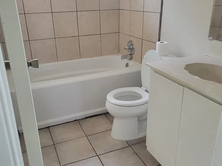 906 Coral Dr — Photo 13