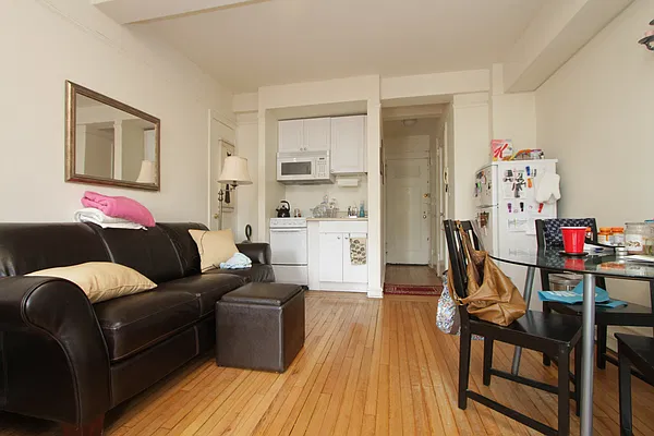 Rented by City Connections Realty | media 11