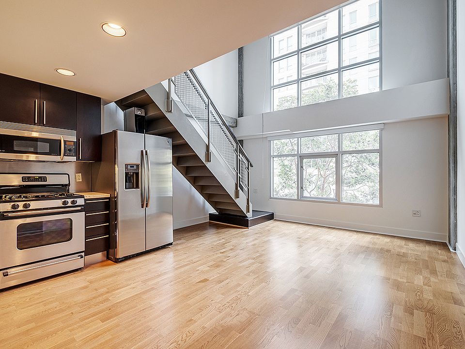 1st image of 200 Brannan St APT 215