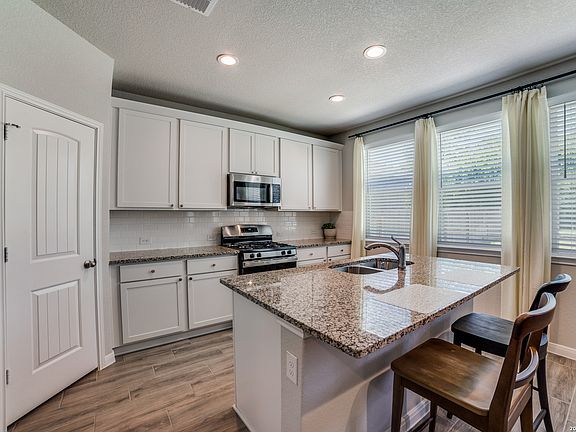 5th image of 1529 Stony Island Dr