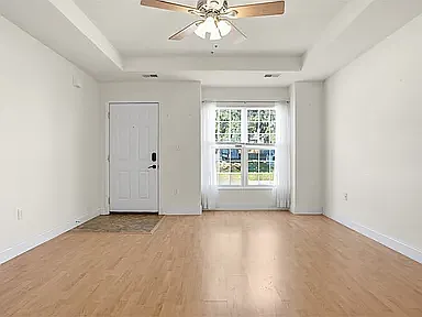 607 Locust St — Photo 5