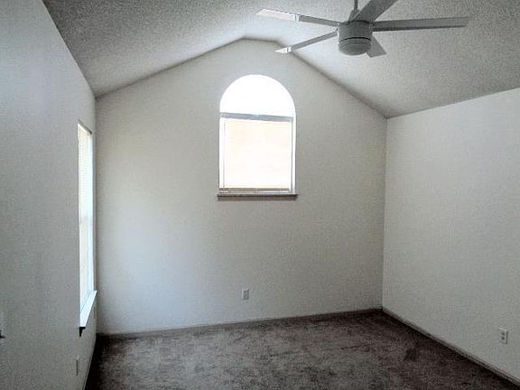 4th image of 6001 NE Moonstone Dr