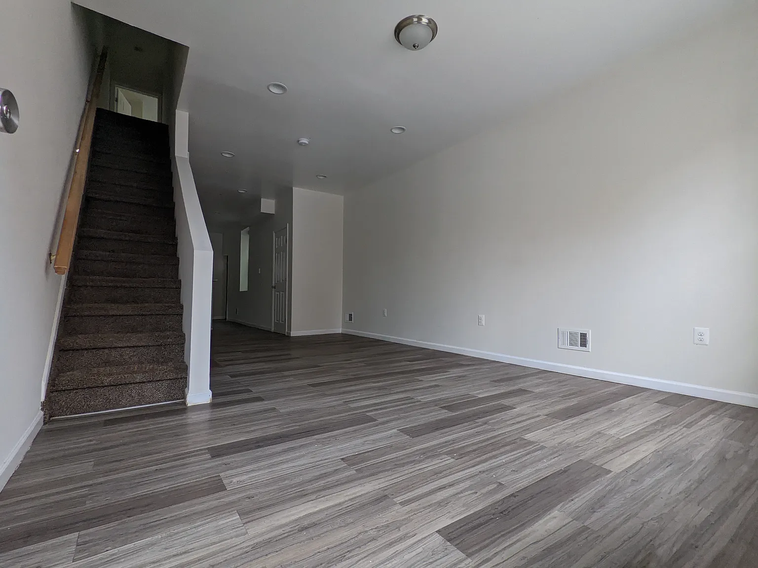 1916 N. Patton St — Photo 4
