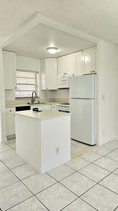 2 bed, 1.0 bath, 1000 sqft, $1,750 — Photo 1