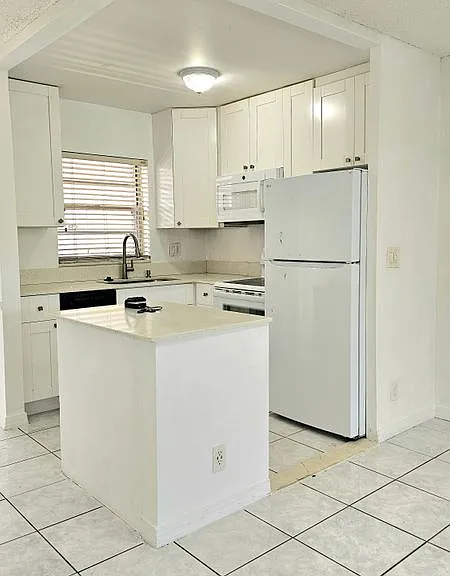 111 Cleveland St #B9 — Photo 1