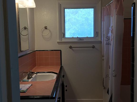 4th image of 275 S Orange St