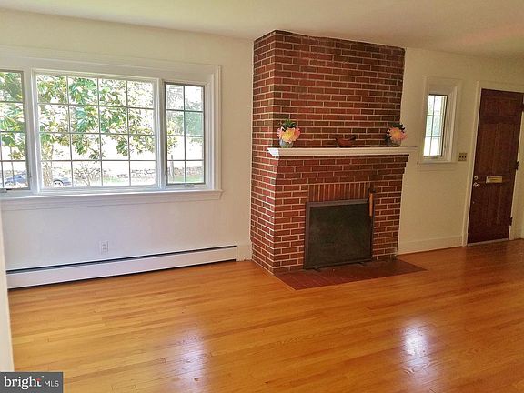 4th image of 1319 Hanover St