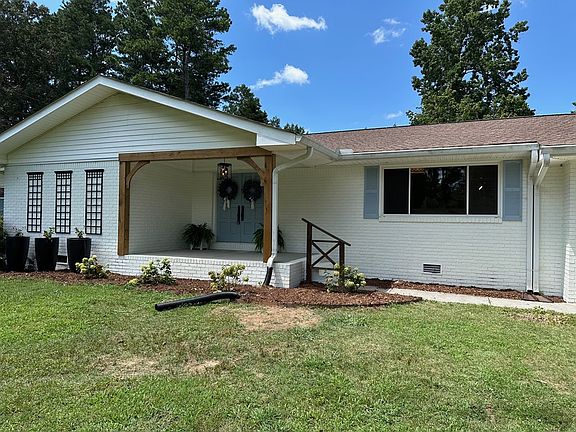 3rd image of 2608 Rocky Dr