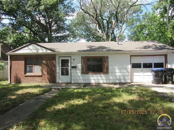 2333 SW Winterwood Ln, Topeka, KS 66614