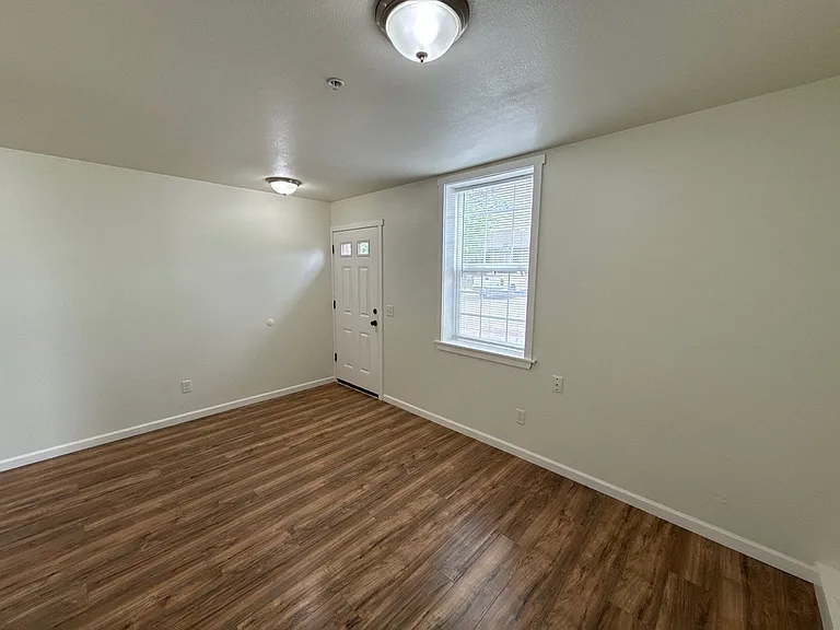 200 Railroad Ave #5 — Photo 5