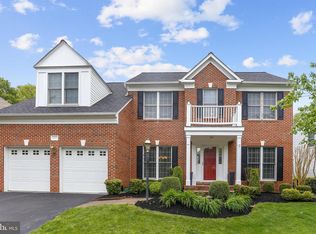 12717 Fox Woods Dr, Herndon, VA 20171