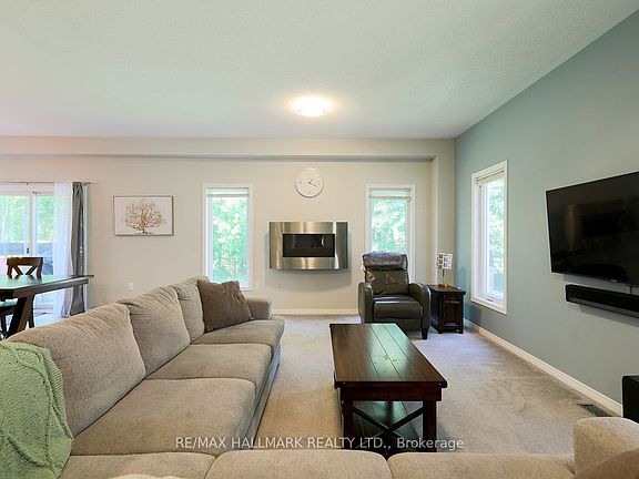 4th image of 255 Diana Dr