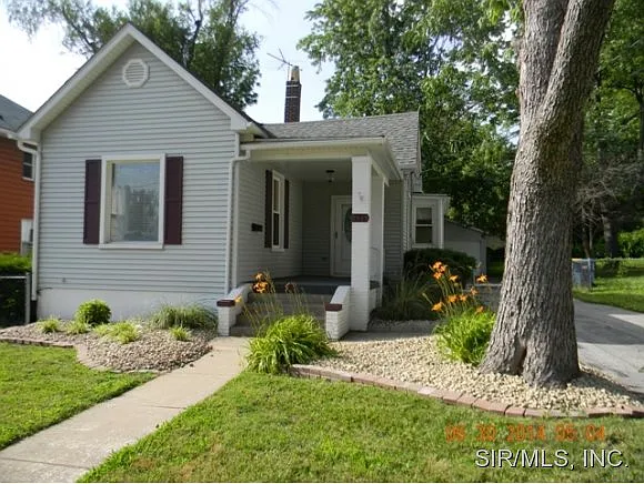 171 E High St photo 1