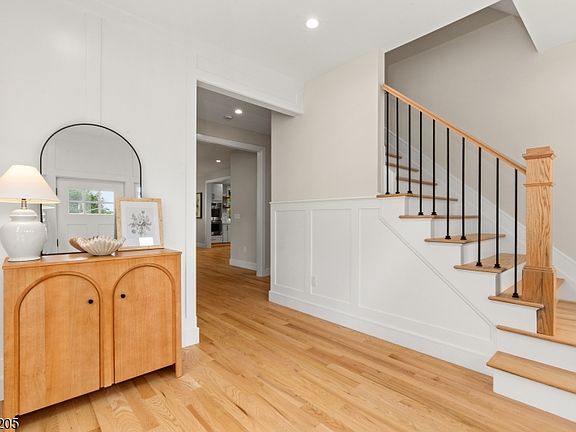 3rd image of 21 Woodruff Ct