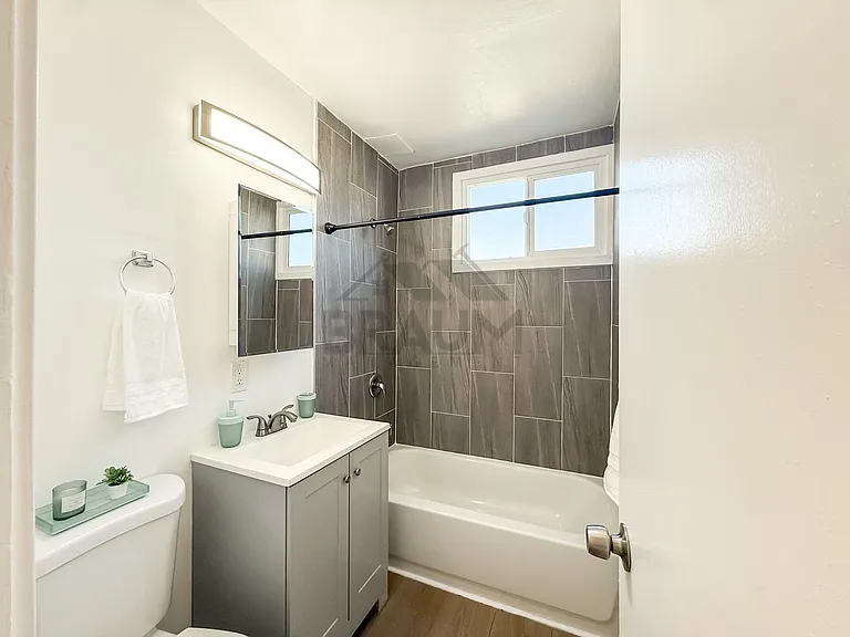 7339 WOODMAN — Photo 10