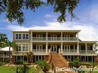 721 N Beach Blvd, Waveland, MS 39576