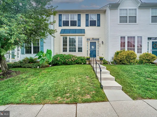 8906 Quail Run Dr, Perry Hall, MD 21128