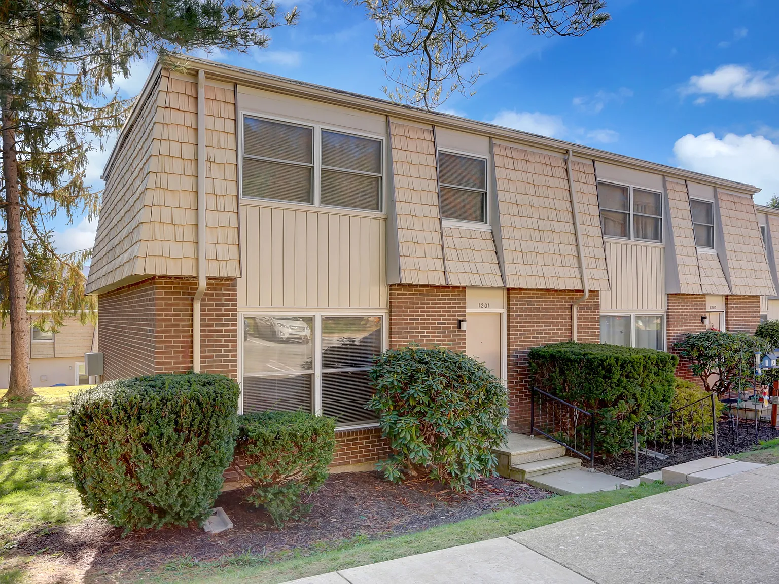 Woodland Park Apartments — Photo 4